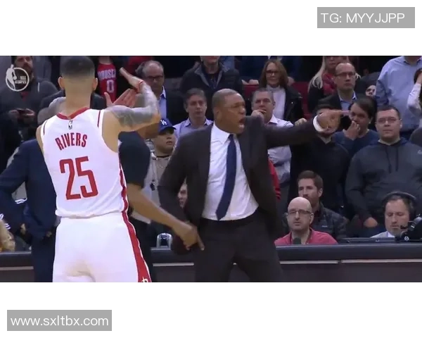 最新体育动态:从球场到更衣室全了解